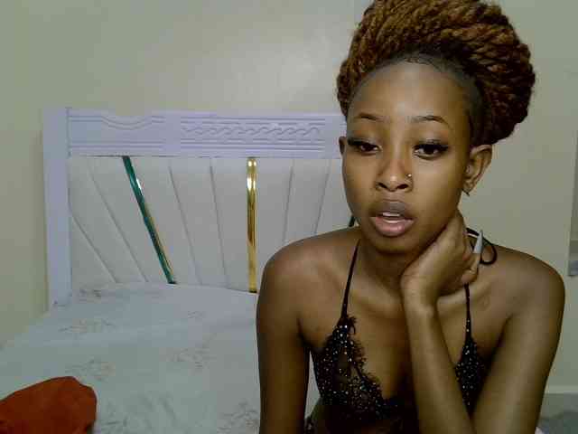 PetiteNoir webcam