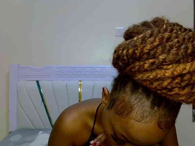 PetiteNoir webcam