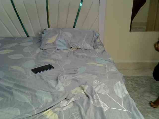 PetiteNoir webcam