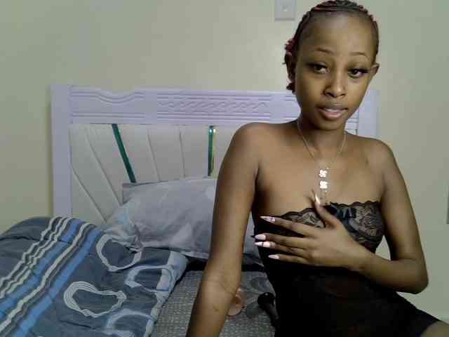 PetiteNoir webcam