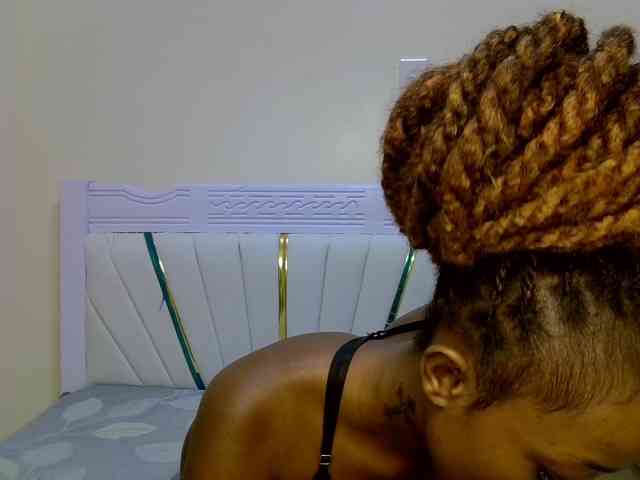 PetiteNoir webcam