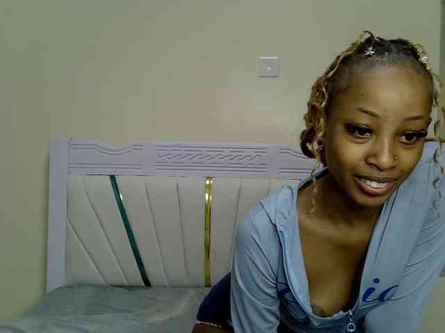 PetiteNoir webcam