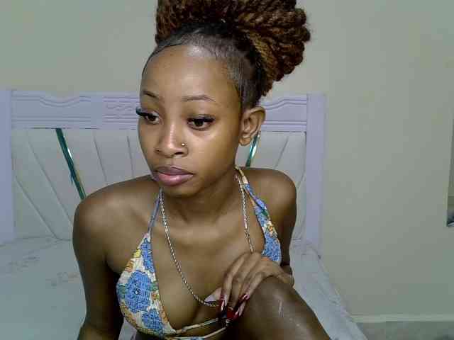 PetiteNoir webcam