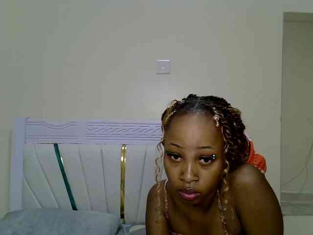 PetiteNoir webcam