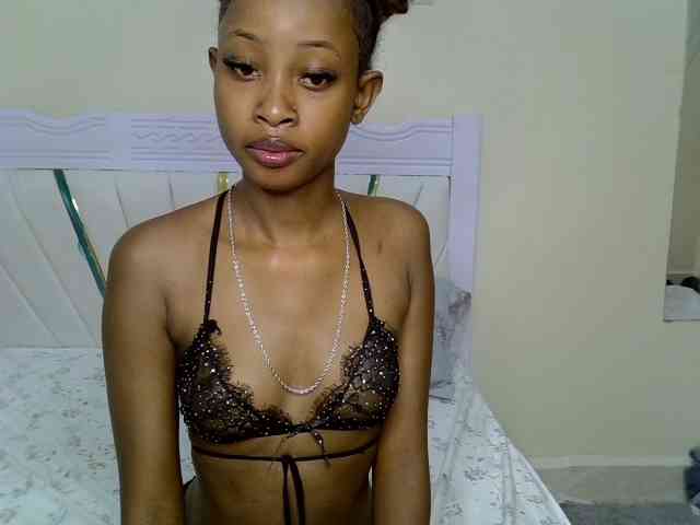 PetiteNoir webcam