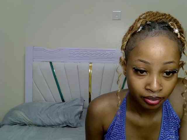 PetiteNoir webcam