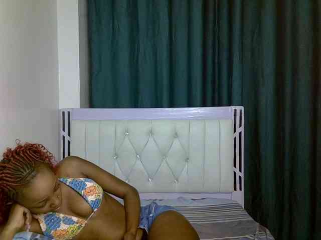 PetiteNoir webcam