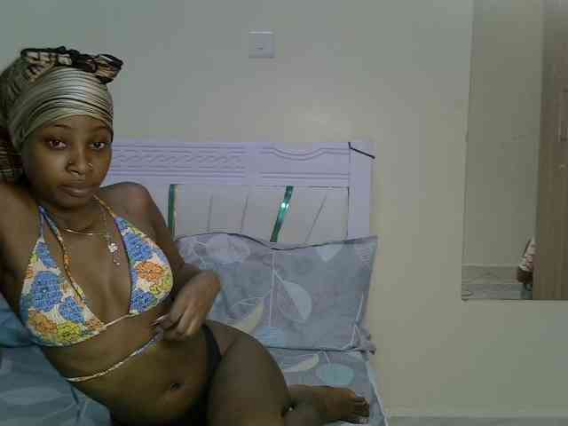 PetiteNoir webcam