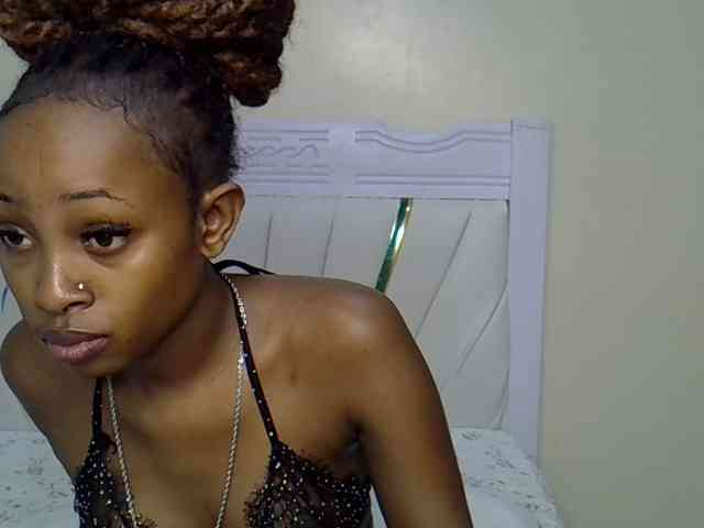 PetiteNoir webcam