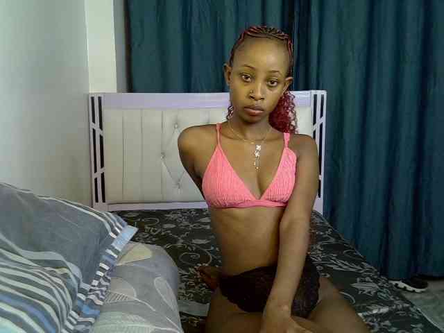 PetiteNoir webcam