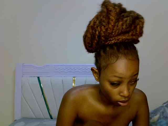PetiteNoir webcam