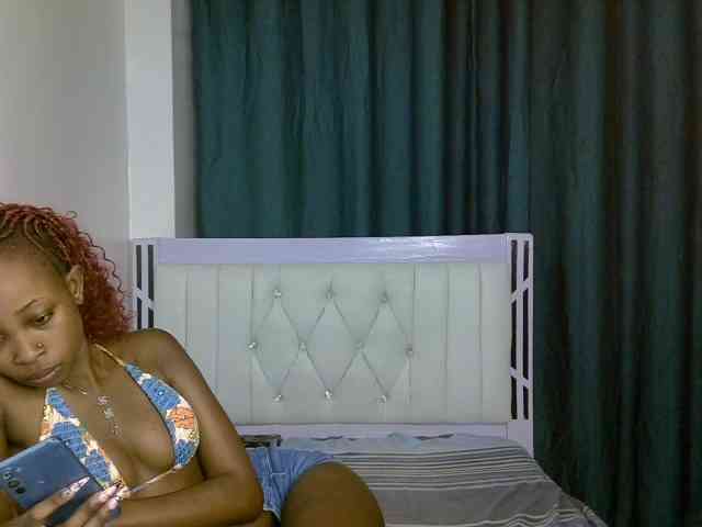 PetiteNoir webcam