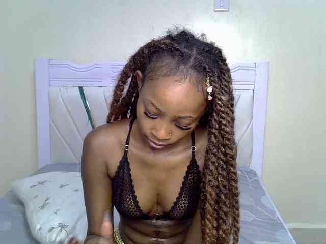 PetiteNoir webcam