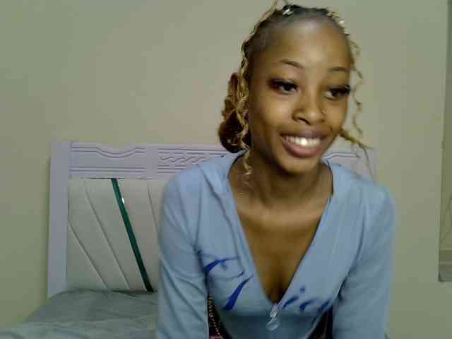 PetiteNoir webcam