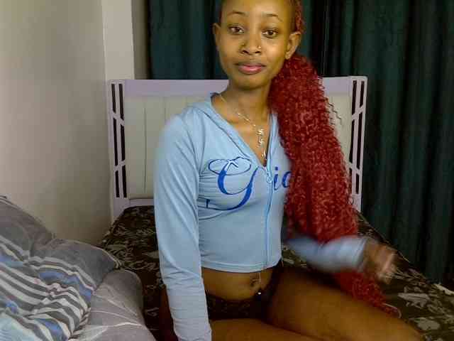 PetiteNoir webcam