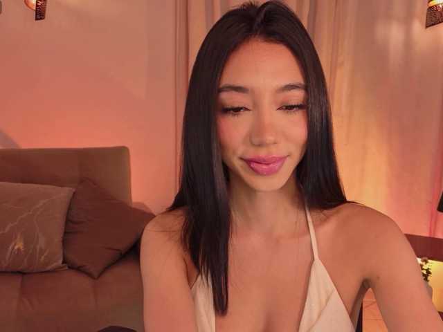 IsabellaLux- — live female cam