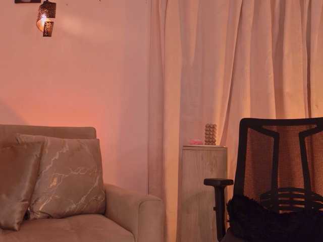 IsabellaLux-, en directo ahora en BongaCams