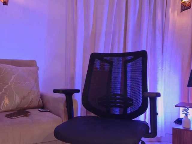 IsabellaLux-, en directo ahora en BongaCams