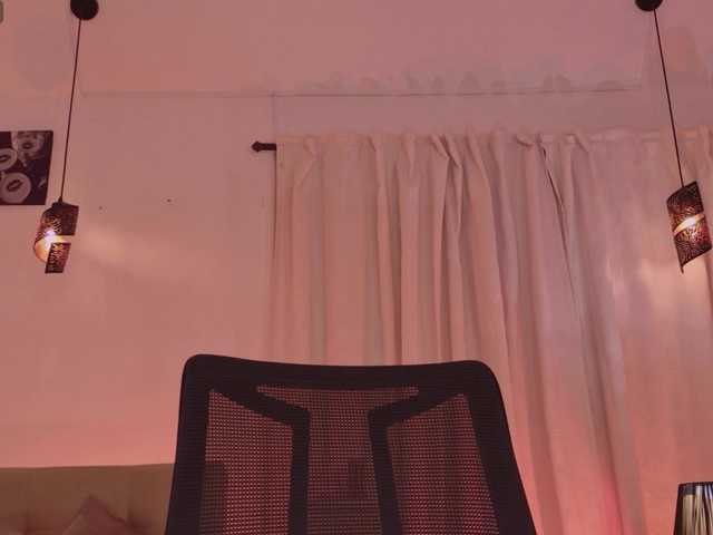 IsabellaLux- — live female cam