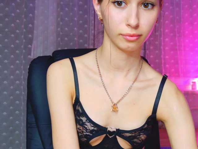 Bella-Rosee4u live cam on BongaCams