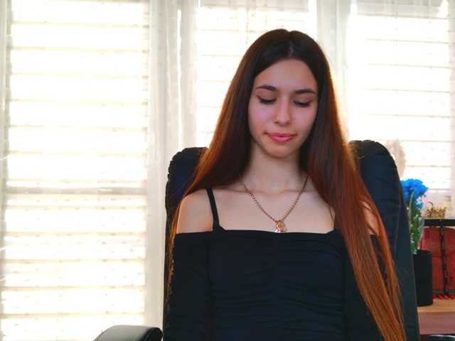 Bella-Rosee4u, en directo ahora en BongaCams