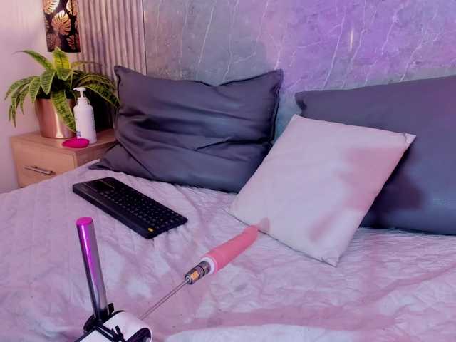 Charlotte-fuentes's BongaCams show and profile