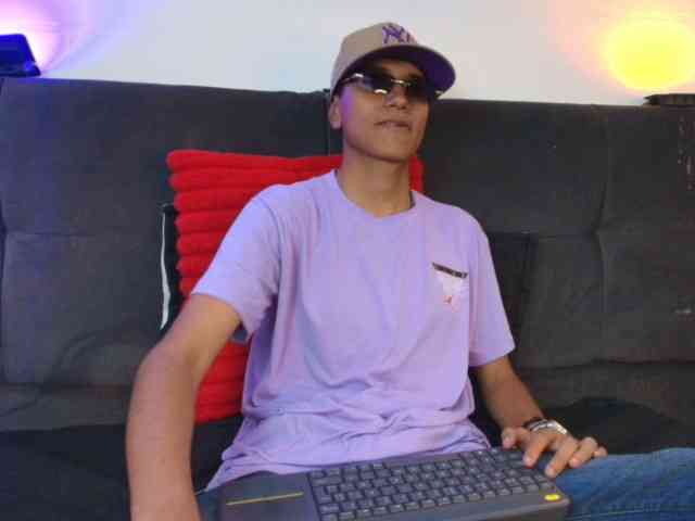 AlanColthon Live Webcam on BongaCams