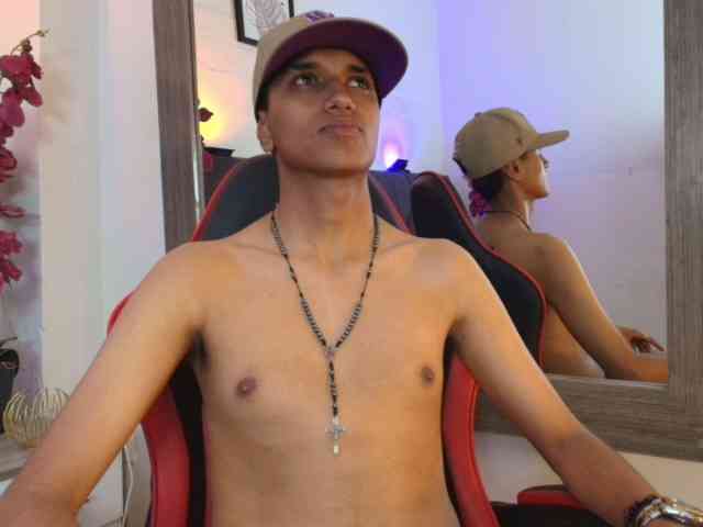 AlanColthon Live Webcam on BongaCams