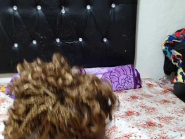 Henny02267 live cam on BongaCams