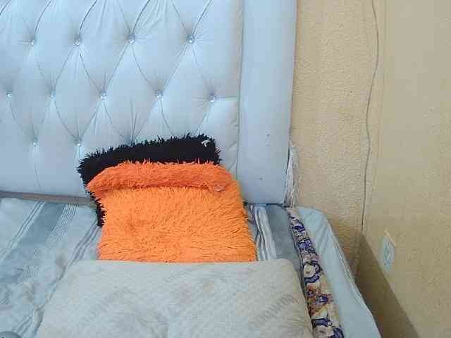 Henny02267 webcam