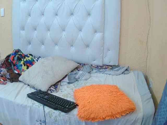 Henny02267 webcam