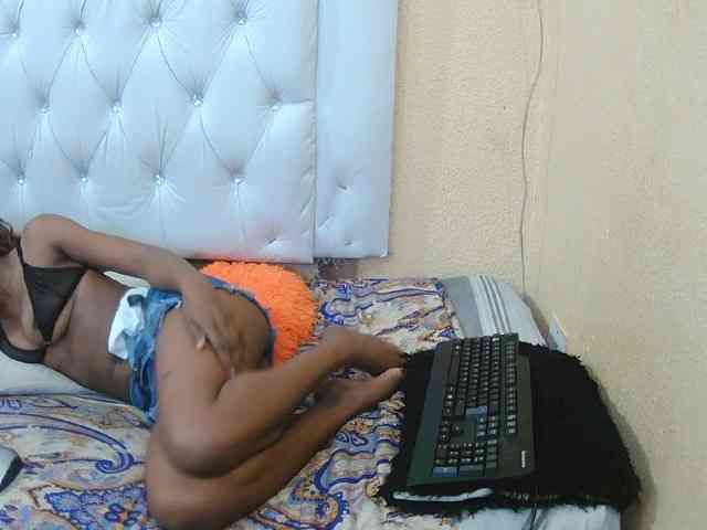 Henny02267 webcam