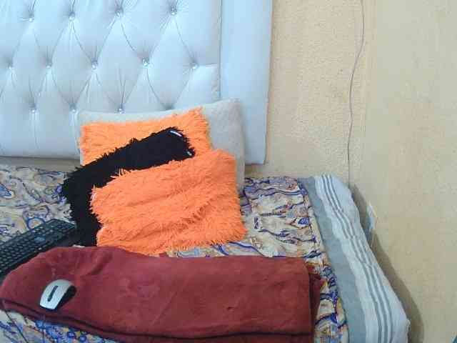 Henny02267 webcam