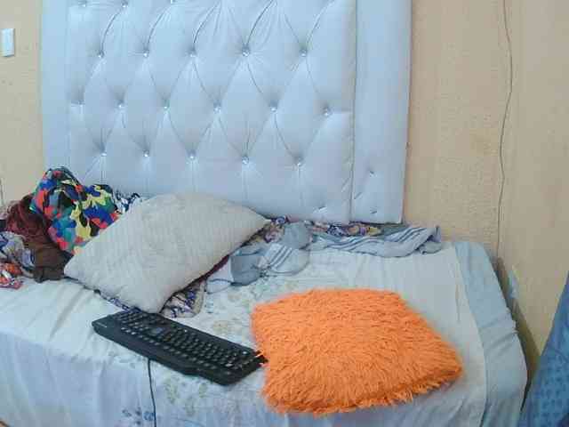 Henny02267 webcam