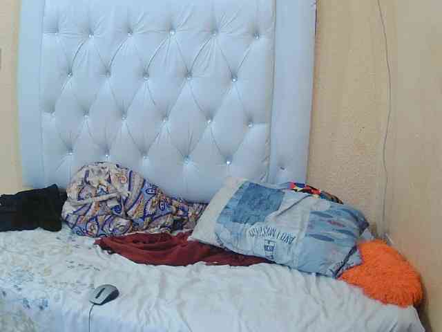 Henny02267 webcam