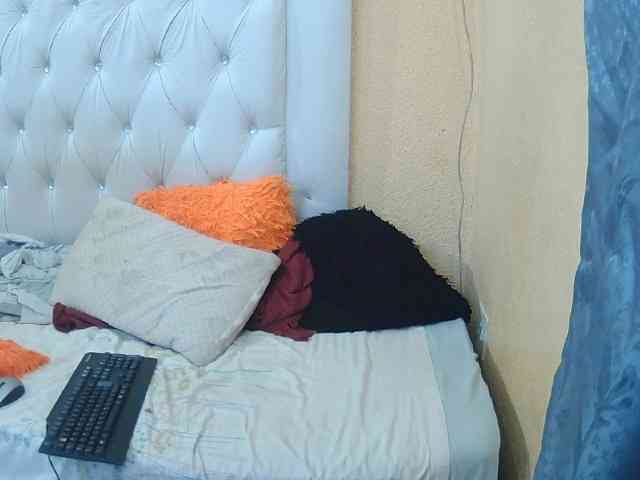 Henny02267 webcam