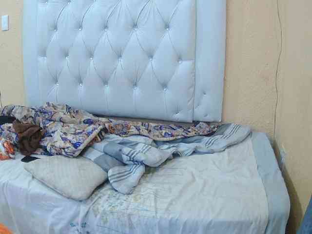 Henny02267 webcam