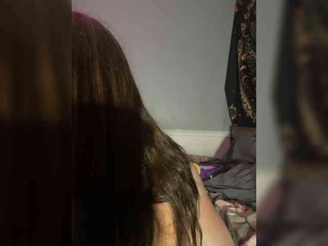 PrettyTrouble-19 webcam