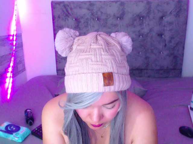 forbidden-cougar live cam on BongaCams