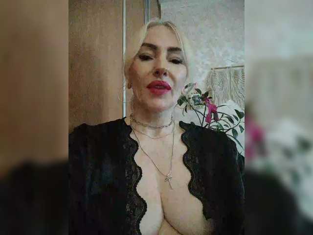 White00Pearl's BongaCams show and profile