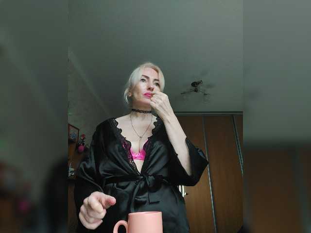  White00Pearl chat room