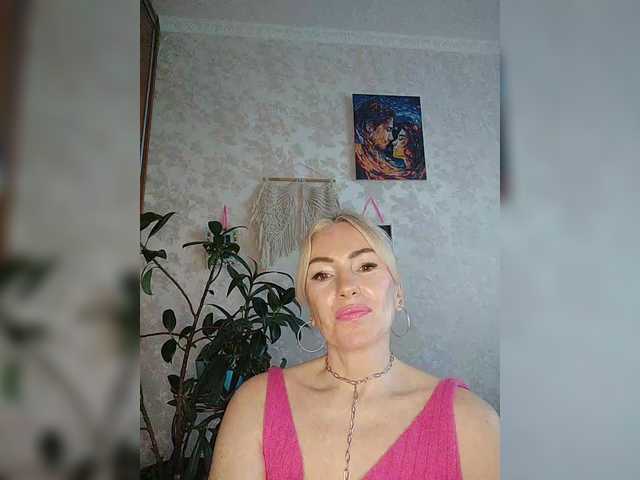 White00Pearl's BongaCams show and profile