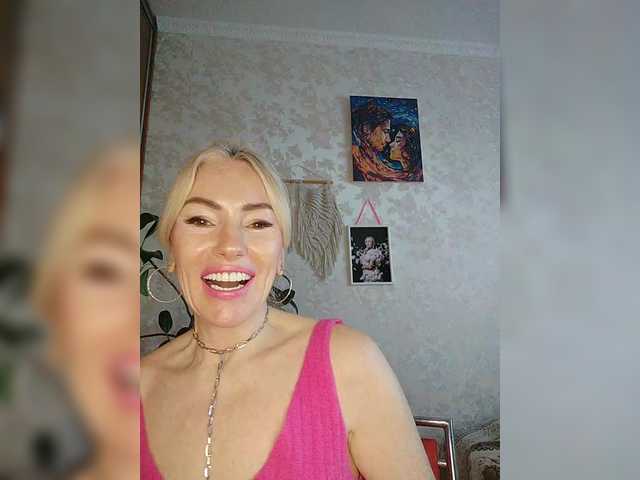 White00Pearl's BongaCams show and profile