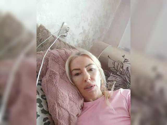 White00Pearl's BongaCams show and profile