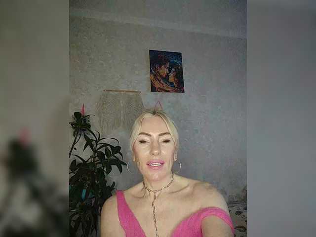 White00Pearl's BongaCams show and profile