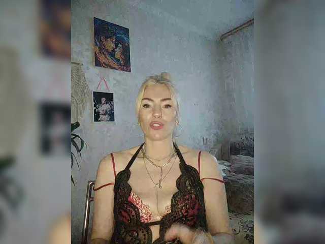 White00Pearl's BongaCams show and profile