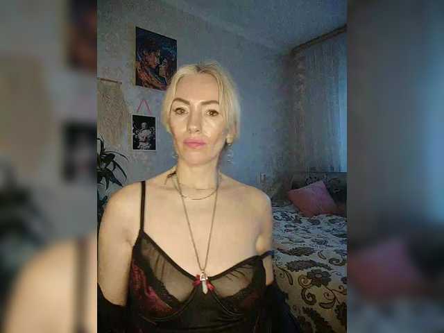 White00Pearl's BongaCams show and profile