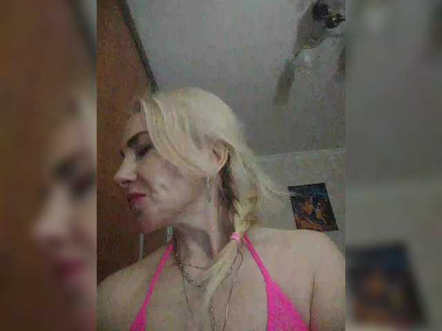 White00Pearl's BongaCams show and profile