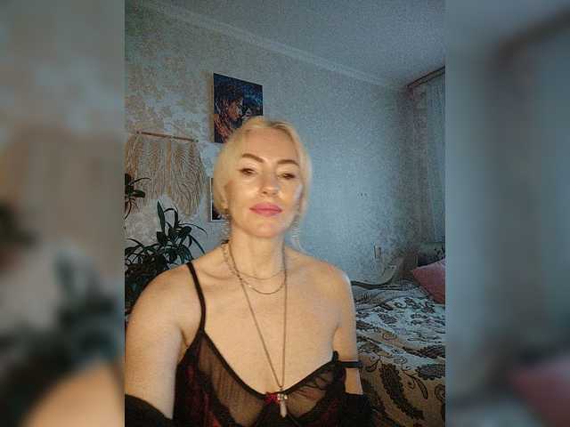 White00Pearl's BongaCams show and profile