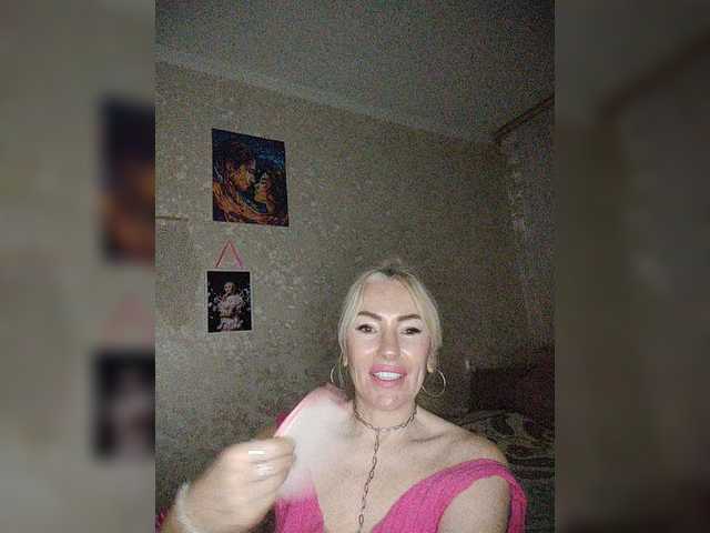 White00Pearl's BongaCams show and profile